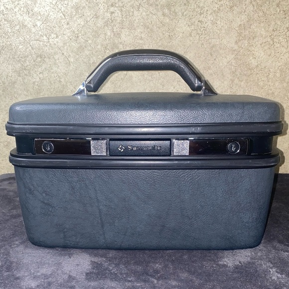 Samsonite Handbags - Vintage Samsonite Silhouette 4 Charcoal/Black Train Make-up Case w/Mirror & Tray